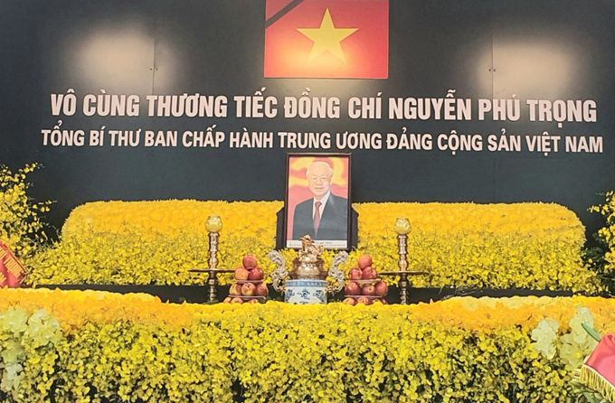 Nơi diễn ra Lễ viếng, Lễ truy điệu Tổng Bí thư Nguyễn Phú Trọng bên trong Nhà văn hóa thôn Lại Đà. Ảnh: Kiên Trung.