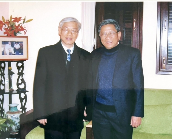 General Secretary Nguyen Phu Trong (left) and Professor Nguyen Minh Thuyet (right). Photo: Archive.