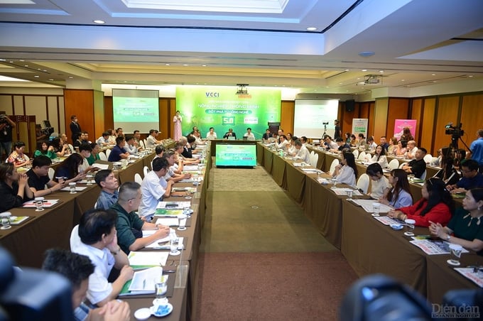 The Business Forum Magazine organized a forum on the application of Industry 5.0 technologies in agricultural production on the afternoon of July 23. Photo: Business Forum.