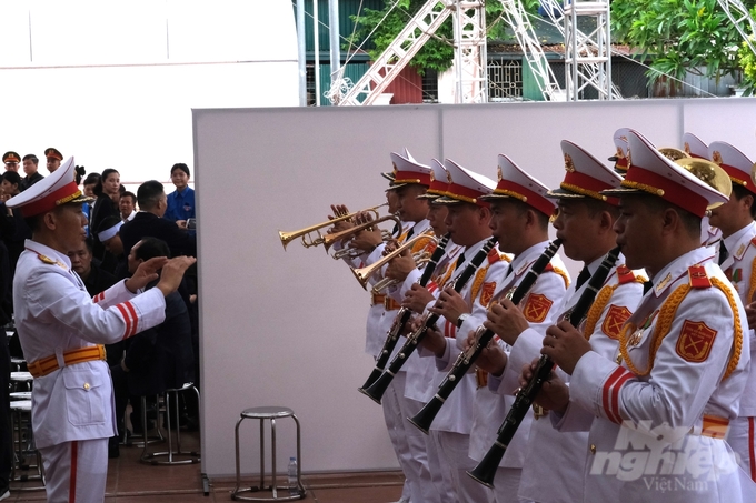 Đội quân nhạc...