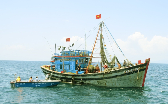 Lực lượng Kiểm ngư Quảng Bình tăng cường kiểm tra, giám sát hoạt động của tàu cá trên biển. Ảnh: T.P.