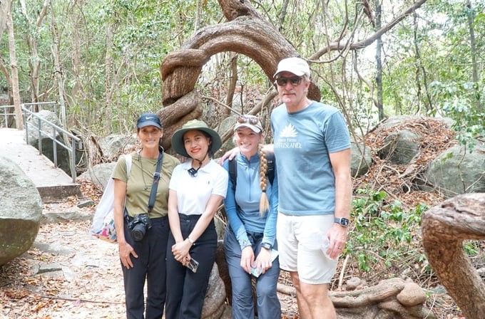 Foreign tourists visit Con Dao National Park. Photo: Le Binh.