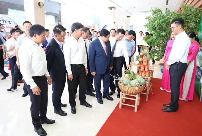 Prime Minister Pham Minh Chinh at the Conference announcing Tay Ninh Province Planning for the period 2021 - 2030, vision to 2050. Photo: Tran Trung.