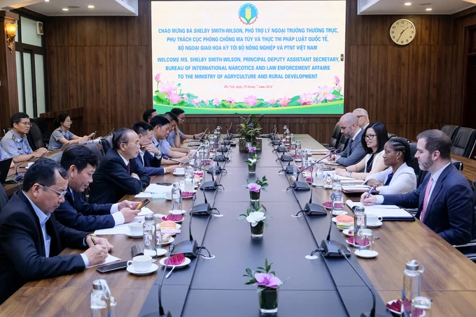 The Ministry of Agriculture and Rural Development (MARD) met with the Bureau of International Narcotics and Law Enforcement Affairs, US Department of State (INL) on the afternoon of July 29. Photo: Tung Dinh.