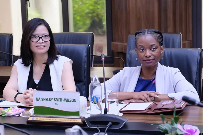 INL representative, Ms. Shelby Smith-Wilson (right) highly appreciated the cooperation with the MARD on fisheries law enforcement. Photo: Tung Dinh.