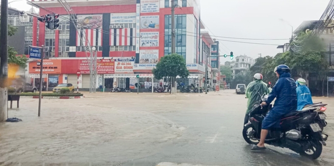 Nước ngập cục bộ tại nhiều nơi thuộc TP Lạng Sơn. Ảnh: Công an Lạng Sơn.