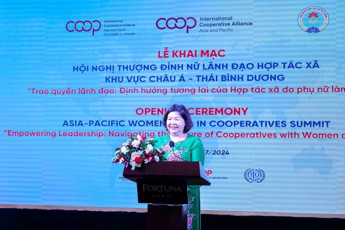 Mrs. Cao Xuan Thu Van, Chairwoman of the Vietnam Cooperative Alliance, delivered the opening speech. Photo: Organizing Committee.