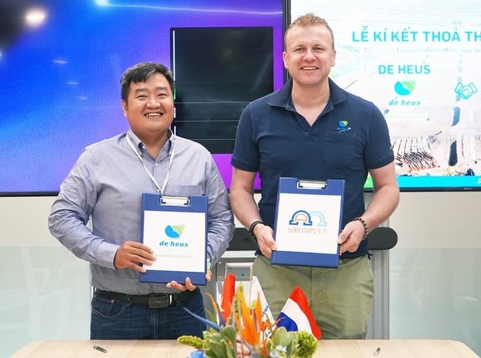 Cooperation signing ceremony between De Heus Vietnam Group and ShrimpVet Company.