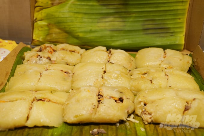 Cassava cakes with meat filling will be frozen for export. Photo: Nguyen Thuy.