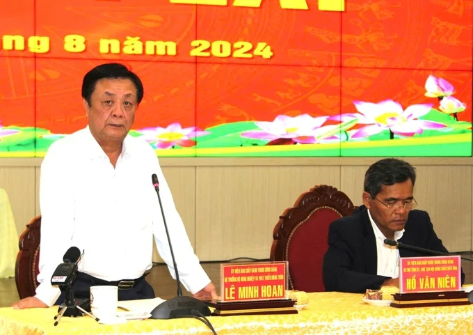 Minister Le Minh Hoan chaired the meeting. Photo: Tuan Anh.