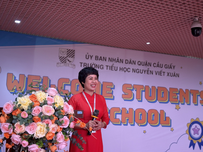 Nhà giáo Vũ Thị Ánh Tuyết - Hiệu trưởng trường Tiểu học Nguyễn Viết Xuân - rạng rỡ trong ngày hội giao lưu Greeting Day.