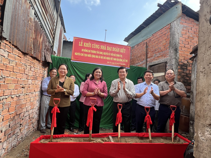 Lễ khởi công nhà đại đoàn kết do nguyên Chủ tịch nước Trương Tấn Sang vận động tài trợ diễn ra sáng 4/8. Ảnh: Minh Đảm.