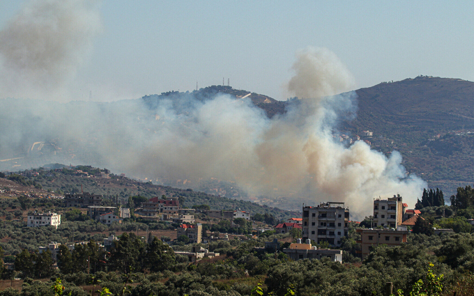 Khói bốc lên ở một ngôi làng biên giới phía Nam của Lebanon ngày 29/7. Ảnh: AFP.