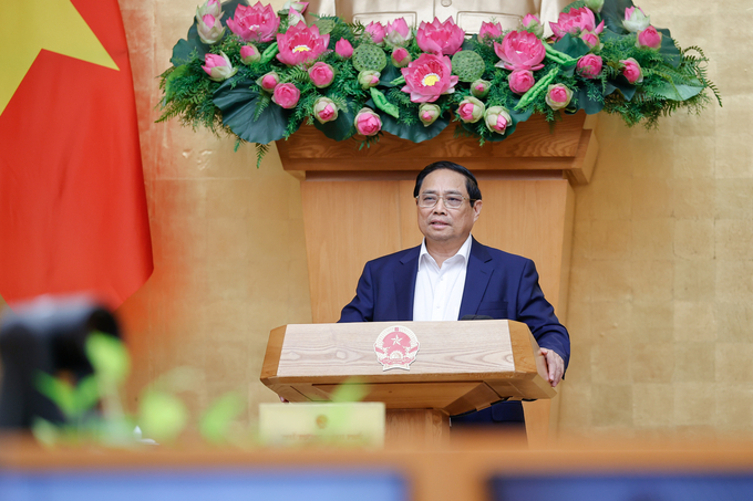 The Prime Minister chairs a regular Government meeting on August 5. Photo: VGP.