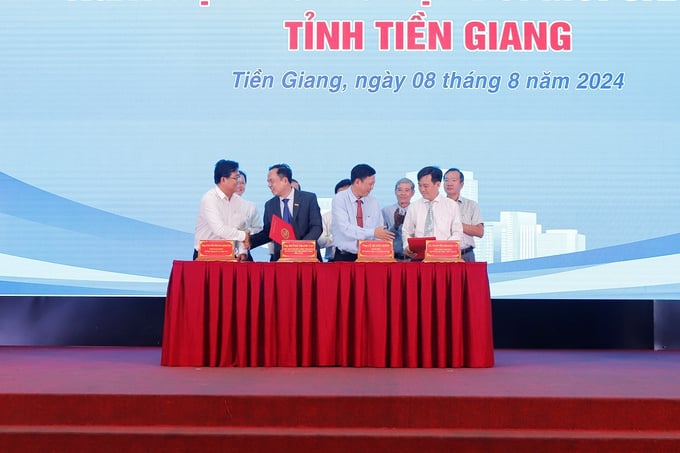 khoinghiep3-173032_961.jpg Trong khuôn khổ ngày hội còn diễn ra hoạt động ký kết thỏa thuận hợp tác giữa tỉnh Tiền Giang và Hội đồng Tư vấn và Hỗ trợ khởi nghiệp phía Nam. Ảnh: Minh Đảm.