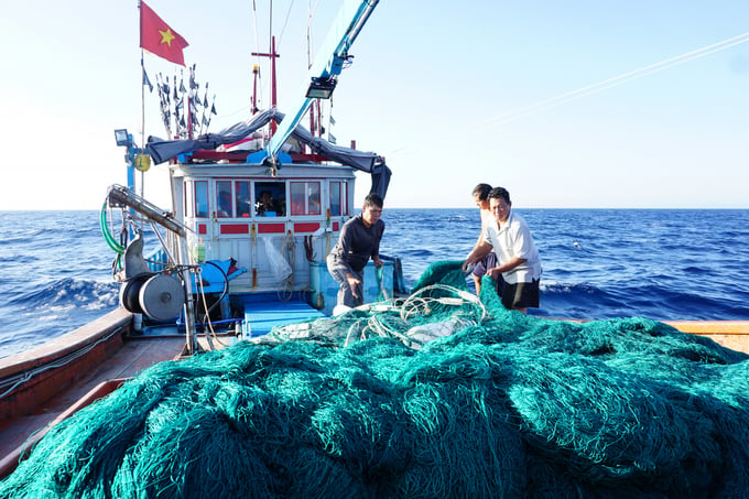 With the goal of lifting the European Commission's 'yellow card' on illegal, unreported, and unregulated (IUU) fishing by 2024, stakeholders must focus on improving and effectively operating the vessel monitoring system across all administrative levels. Photo: VGP.