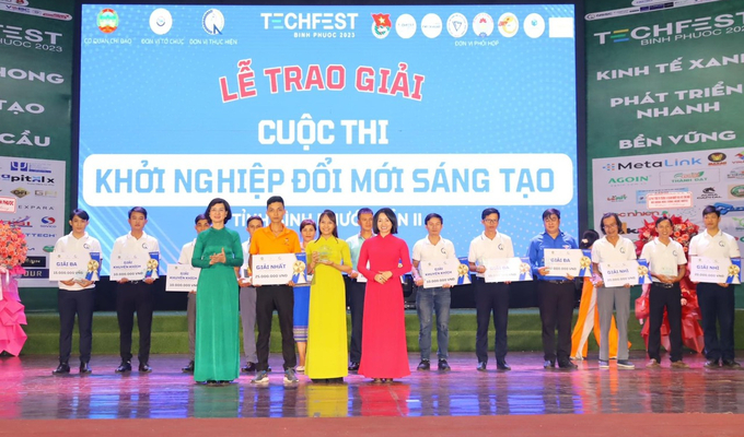 Dự án trồng nấm đông trùng hạ thảo và linh chi đỏ dưới tán rừng của chị Tiên và cộng sự giành giải Nhất cuộc thi Khởi nghiệp Đổi mới sáng tạo Techfest Bình Phước. Ảnh: NVCC.