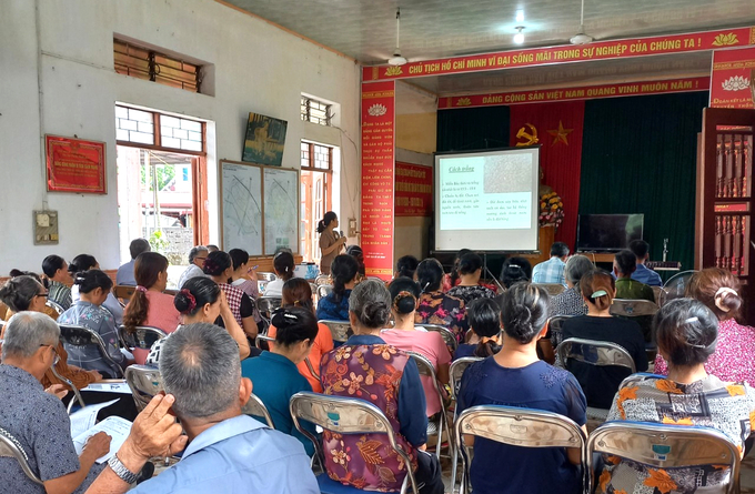 Ngoài các hộ tham gia mô hình, hàng trăm hộ dân khác trên địa bàn huyện Kiến Thụy cũng được tham gia tập huấn kỹ thuật chăn nuôi bò thịt. Ảnh: Đinh Mười.