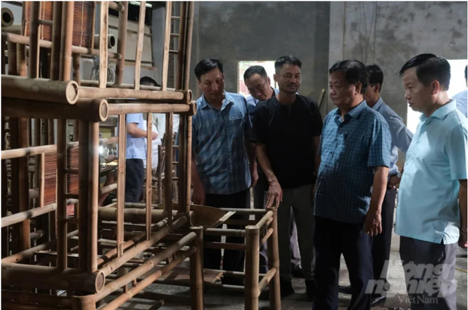 Minister Le Minh Hoan visited Xuan Lai Bamboo Village in Gia Binh District, Bac Ninh Province.