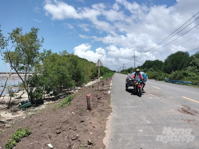 Bí thư Tỉnh ủy Bạc Liêu yêu cầu địa phương ưu tiên lo cho an toàn của người dân. Ảnh: Trọng Linh.