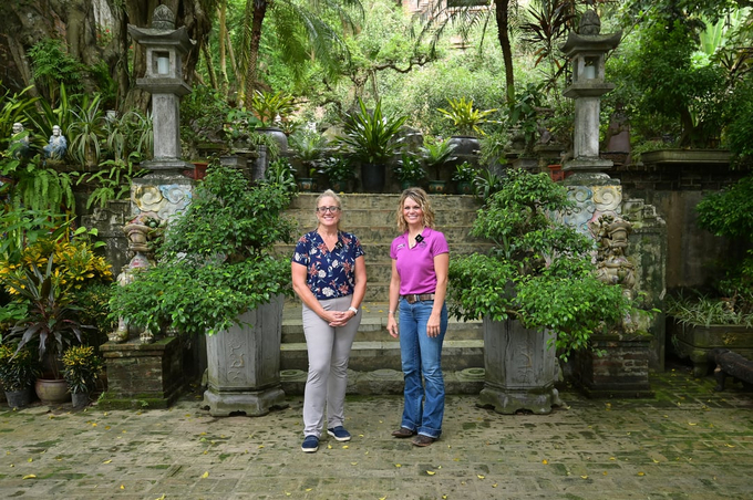 Jennifer H. Schmidt and Jaclyn Wilson participated in numerous meaningful activities and exchanged valuable information with Vietnamese women cultivators and scientists during their two-day stay in Vietnam. The visit concluded with a visit to Thanh Chuong Viet Palace, which provided a deeper understanding of the Vietnamese people's local culture.