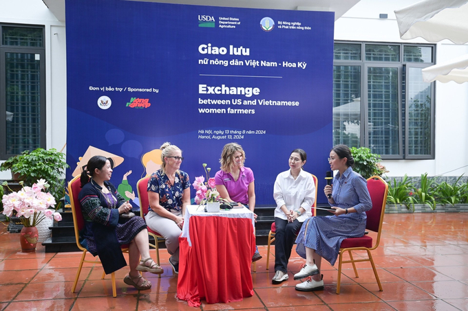 The two American women producers, as well as international delegates, were enthusiastic about the opportunity to sample boiled eggs and century eggs that were produced from the farm's chicken eggs.