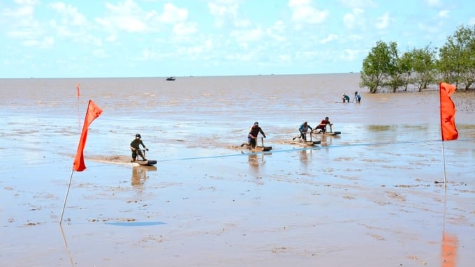 Soc Trang, a coastal province within the Mekong Delta region, is currently experiencing the impacts of climate change, including saltwater intrusion during the dry season. Photo: Kim Anh.