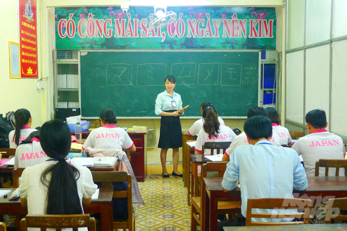 In 2024, Dong Thap strives to send at least 1,500 workers to work abroad under contracts, and 100% of communes, wards, and towns in the province will have workers working abroad under contracts. Photo: Le Hoang Vu.