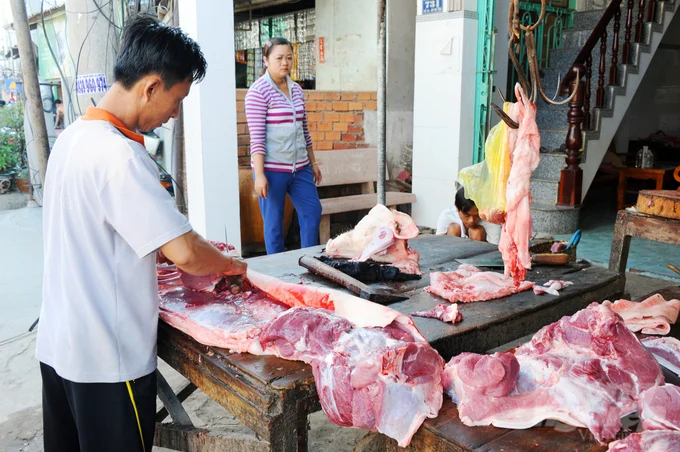 Slaughtering livestock and poultry is a sensitive industry, making it challenging to attract investment and mobilize funds for building slaughterhouses. Photo: Le Hoang Vu.