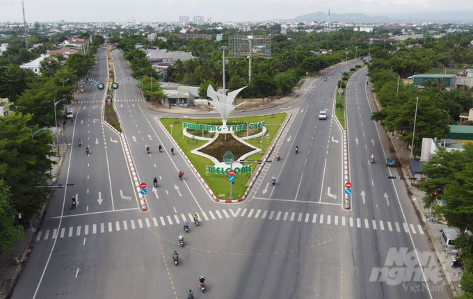 Trong 6 tháng cuối năm, xã Thành Hải tiếp tục tập trung nguồn lực đầu tư xây dựng xã Thành Hải hoàn thành đạt 19/19 tiêu chí xã nông thôn mới nâng cao giai đoạn 2021-2025, đến cuối năm 2024 đạt các tiêu chí xā nông thôn mới kiểu mẫu. Ảnh: PC.