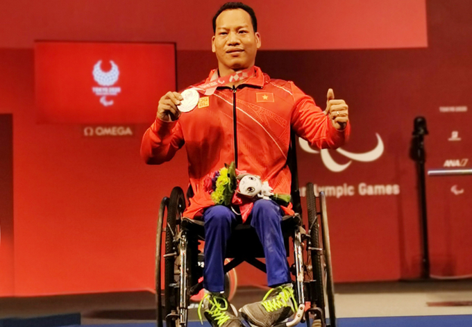 Lực sĩ cử tạ người khuyết tật Lê Văn Công là niềm hy vọng huy chương Paralympic Paris 2024 của Việt Nam.