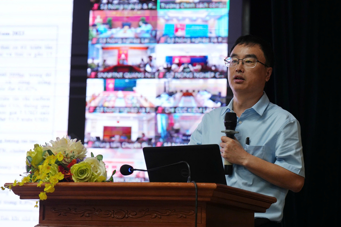 Prof. Dr. Vo Xuan Vinh, Director of the Institute of Business Research, spoke at the seminar. Photo: Thanh Thuy.