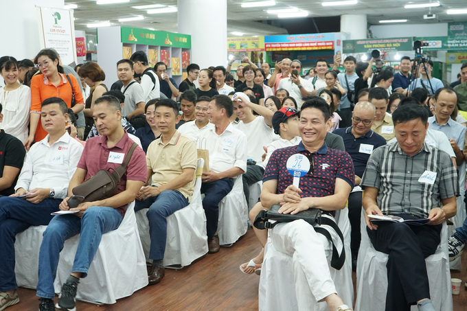 Phiên đấu giá thu hút được đông đảo lượt khách tham gia (là nhà rang xay, nhà pha chế, người tiêu dùng…) trong nước và quốc tế. Ảnh: Thảo Phương.