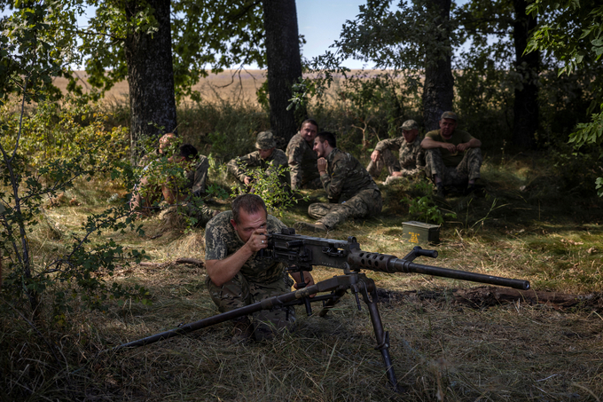 Binh sĩ Ukraine tại vùng Sumy, giáp biên giới với Nga, ngày 17/8. Ảnh: Reuters.