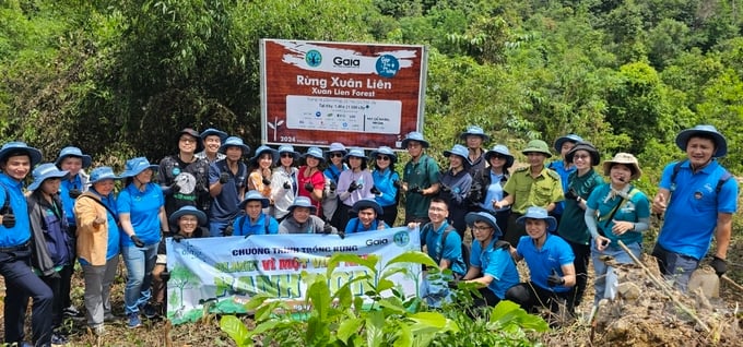 The program involved 30 young people, including employees and customers of Olmix Asialand Vietnam Co., Ltd. Photo: Quoc Toan.