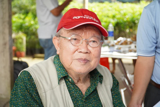 Professor Vo Tong Xuan during a visit to a plant breeding farm in Ben Tre province. Photo: Kim Anh.