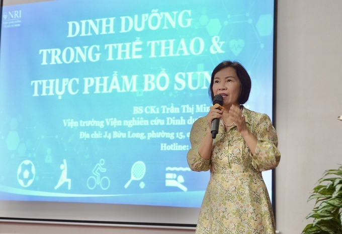 Bác sĩ CKI Trần Thị Minh Nguyệt, Viện trưởng Viện Nghiên cứu Dinh dưỡng TP HCM chia sẻ kiến thức tại buổi đào tạo. Ảnh: Nutifood