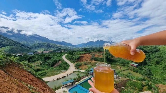 Sản phẩm mật ong hoa rừng tự nhiên ở Nậm Nhùn được người tiêu dùng ưa chuộng. Ảnh: HĐ.