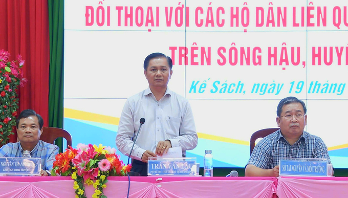 Qua 3 lần đối thoại, ông Trần Văn Lâu, Chủ tịch UBND tỉnh Sóc Trăng mong muốn nhận được sự đồng thuận của người dân đối với chủ trương khai thác cát phục vụ các công trình trọng điểm quốc gia. Ảnh: Kim Anh.