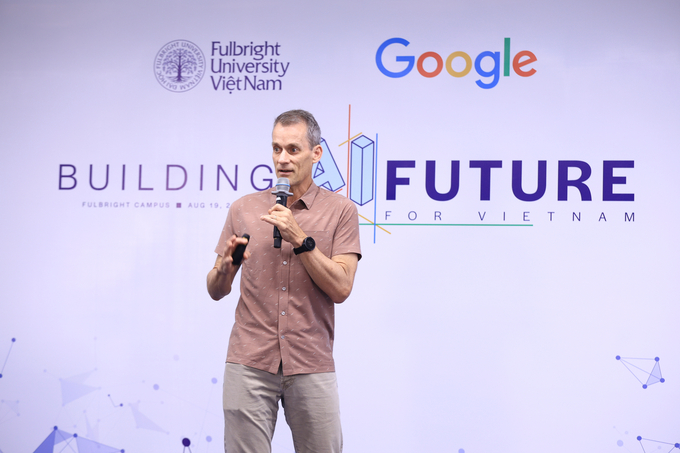 TS. Jeff Dean, Giám đốc Khoa học của Google công bố khoản tài trợ 1,5 triệu USD để thúc đẩy nghiên cứu, đào tạo AI tại Đại học Fulbright Việt Nam.