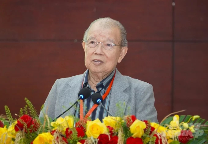 Professor Vo Tong Xuan shared his insights at a conference held as part of the Vietnam - Hau Giang International Rice Festival 2023. Photo: Kim Anh.