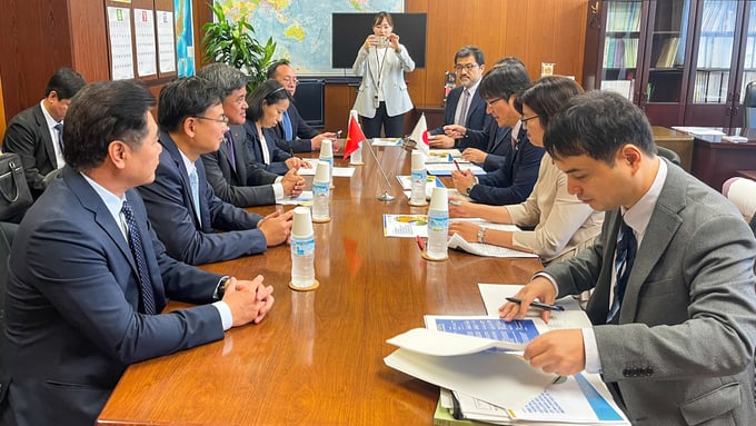 A meeting between Deputy Minister of Agriculture and Rural Development Tran Thanh Nam and Deputy Minister of Agriculture, Forestry, and Fisheries of Japan Maitachi Shouji took place on August 20. Photo: ICD.