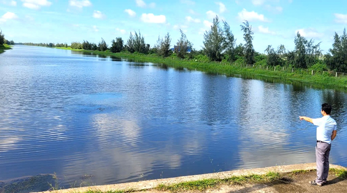 Hồ Kênh Lấp cùng với người dân Ba Tri chống chọi hạn mặn mỗi khi mùa khô đến. Ảnh: Minh Đảm.