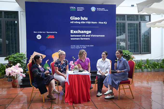 Exchange between US and Vietnamese women farmers on August 13 in Soc Son district, Hanoi. Photo: Tung Dinh.