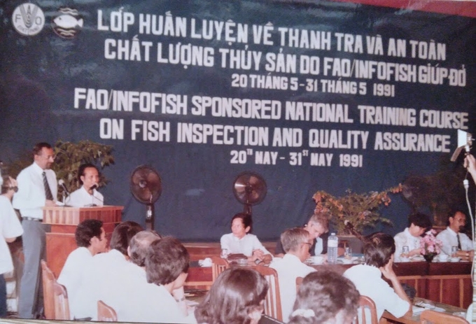 Buổi khai mạc lớp tập huấn toàn quốc về thanh tra và an toàn vệ sinh đầu tiên do FAO và INFOFISH tài trợ. Ảnh tư liệu của nguyên Bộ trưởng Thủy sản Tạ Quang Ngọc.