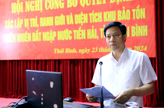 Mr. Lai Van Hoan, Vice Chairman of the Thai Binh Provincial People's Committee—who previously signed a decision to reduce the area of this Nature Reserve to 1,320 hectares, decreasing it by nearly 10 times—has committed: 'We will not trade the economy for the environment.' Photo: KT.