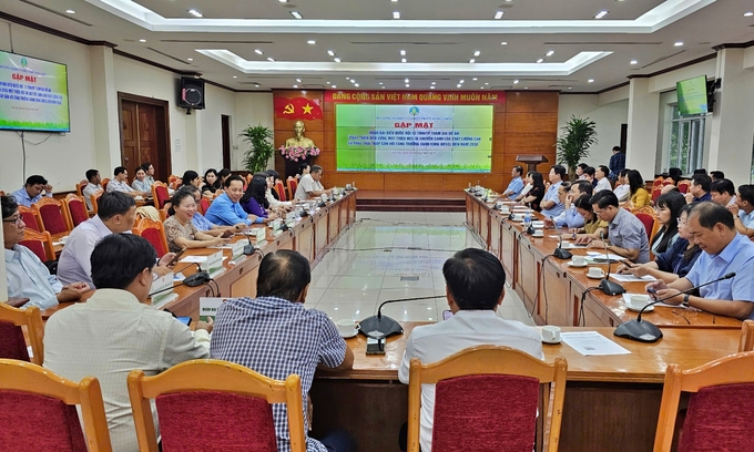 The Ministry of Agriculture and Rural Development works with the National Assembly delegation of 12 provinces and cities in the Mekong Delta. Photo: Bao Thang.