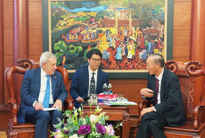 On August 26, Deputy Minister of MARD Phung Duc Tien met and worked with Chilean Foreign Minister Alberto Van Klaveren. Photo: Phuong Linh.