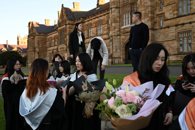 Sinh viên quốc tế dự lễ tốt nghiệp tại Đại học Sydney hồi năm 2020. Ảnh: Reuters.