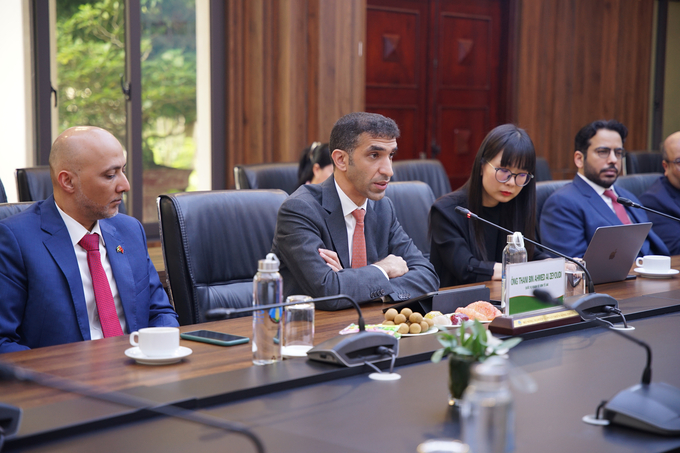 UAE Minister of State for Foreign Trade Thani bin Ahmed Al Zeyoudi (second from left), speaks during the meeting. Photo: Linh Linh.